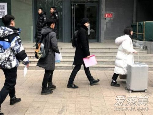 徐锦江儿子徐菲怎么火了 在当地吃得开心吗是什么节目