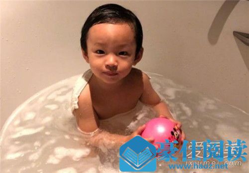 汪小菲儿女近照 大S汪小菲儿女近照姐弟同框超呆萌