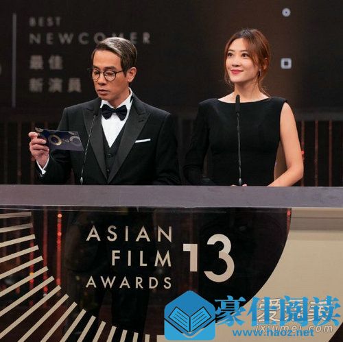陈小春拿废纸做西装口袋巾怎么回事 陈小春拿废纸做西装口袋巾什么梗