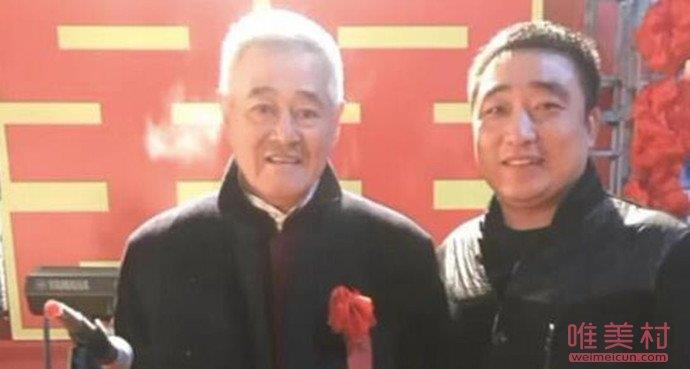 演员刘宇生前和赵本山合影