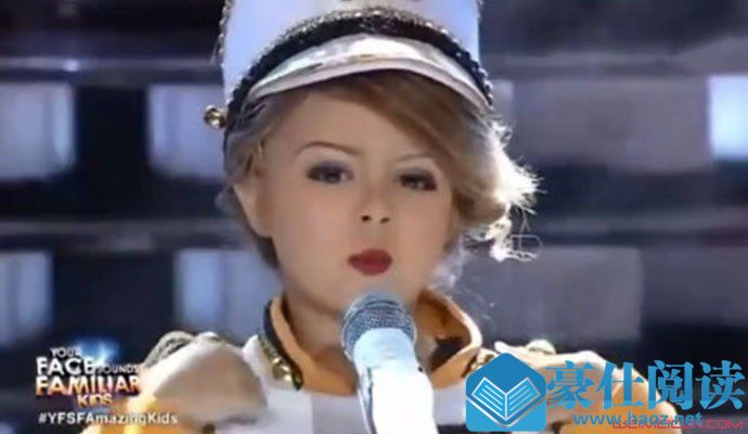 七岁小女孩模仿霉霉