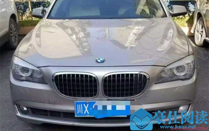 开200万豪车偷鸡