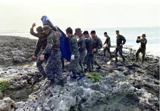 在海里泡了20多天后 台军失踪飞行员被冲上岸