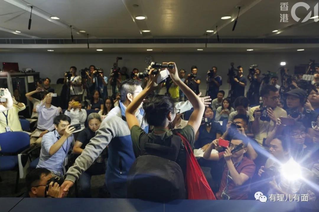 刚认怂没几天，香港记协又开始作！