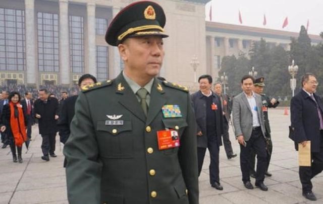 终于明白军装左胸的“马赛克”到底是什么？中美差别原来还这么大