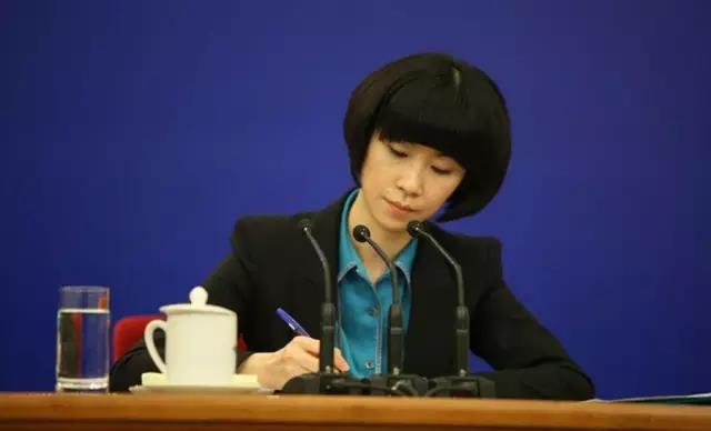 在中美交锋现场 这个中国女人惊艳了全世界！