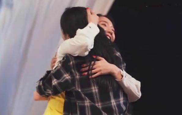 孟美岐酒后表白吴宣仪,七年姐妹情背后的故事令人落泪