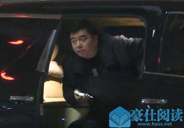薇娅豪宅曝光，老公开600万豪车接送