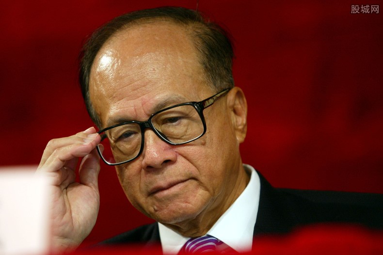 香港富豪李嘉诚近况