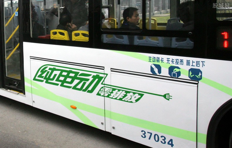 贵州公交坠江事件