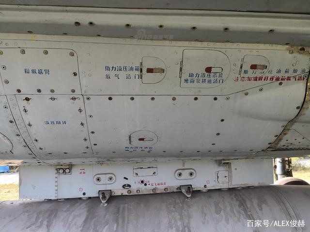 英雄宝刀未老，歼-8II罕见空中加油 网友：八爷，给您请安!
