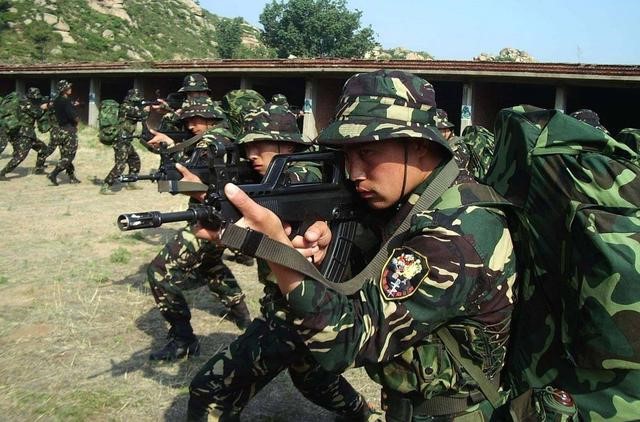 特种兵带手表为何都是反着戴？不要小看这一点，战场上很重要
