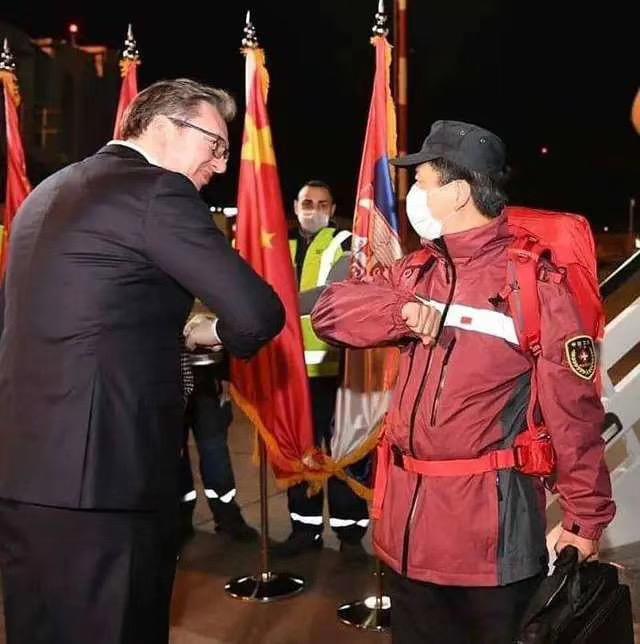 疫情下的大国风范,黑暗中的光明使者~中国!