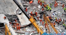 福建泉州坍塌酒店救援现场：救援人员争分夺秒搜寻被困人员（图）