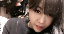 全民tv卡卡微博掀衣服晒自拍照 网友:能不遮吗