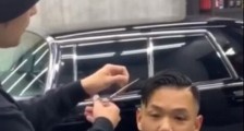 周杰伦给谁理发 发型师周杰伦上线事件始末