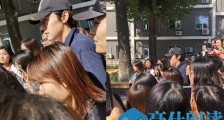 胡歌现身中传 网友:现在过去偶遇还来得及吗?