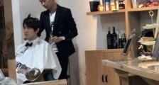 有颜任性! 网友普通小店偶遇林更新剪头发