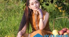 杨丽萍晒背影照 60岁杨丽萍晒背影照身材宛如少女