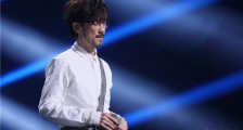 周传雄重返舞台被新人点评 导师竟无人选择他令人唏嘘