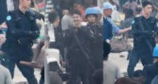 王一博新电影维和防暴队路透曝光 寸头警服帅气逼人