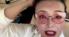 汪小菲妈妈张兰直播 否认汪小菲大S离婚称两个人恩爱着呢