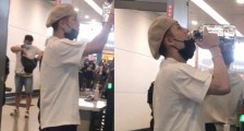 王嘉尔版人在囧途 机场安检口喝完一桶水