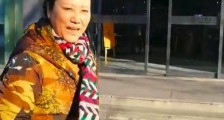 65岁王丽云近况曝光，身材臃肿不修边幅，生活节俭背杂牌子包？
