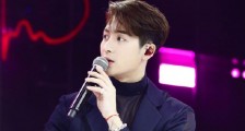 王嘉尔回应机场摔倒 摔倒事件始末曝光王嘉尔受伤了吗