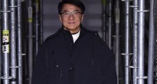 成龙巴黎跨界走秀 与李宁时隔35年再同框对比照太惊人