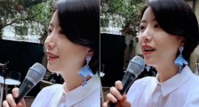 李亚鹏女友酒吧唱歌 人美歌甜精致打扮两人现状引好奇