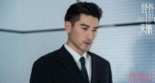 高以翔给每一个探班粉丝送礼物 还有这些细节都让人觉得好暖