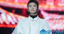 周深为什么是女声 得天独厚的嗓音条件让他大放异彩