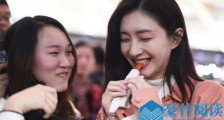 江疏影机场吃辣条 照片及详情曝光其中细节秒圈粉