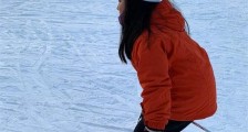 李湘晒女儿滑雪照 9岁的Angela五官与老爸神似