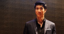 “刮胡子”上热搜的王力宏,能靠月学走出“中年危机”吗?