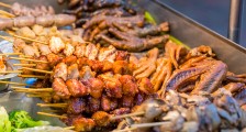 老鼠爬进食品柜,紫燕百味鸡们还在闷声赚钱