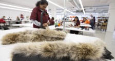 “加拿大鹅”上热搜，上万的羽绒服是怎么收割市场的？