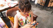 央媒将网游比作“毒品”:任何一个产业不能以牺牲一代人来发展 | 市场动向