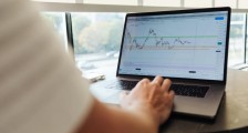 犀牛财经看市:科创50指数大涨2.4% 锂电股上演涨停潮