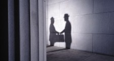 线上售假产业转移,短视频、社交平台被假货攻陷?