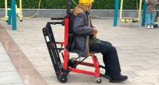 在公园遛弯大爷的装备上,我瞥见了一个万亿蓝海新市场