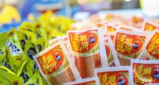 网红零食品牌们的高光之下,藏着落寞的盐津铺子