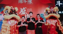 火锅汤中有苍蝇、无证经营被责令停业,快乐家族“首富”杜海涛道歉!