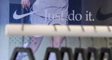 市值一夜暴增2000亿,CEO称耐克为中国而生,背后有啥隐情?