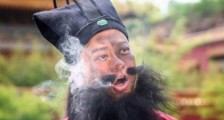 装逼/装比/装b是什么意思?装B遭雷劈,装纯遭人轮