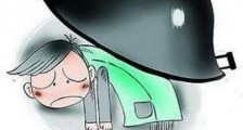 “背黑锅”是什么意思?出处解释 人在江湖漂,哪能不挨刀?