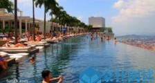 世界上最高的无边界泳池 新加坡无边际游泳池价格不菲 大部分都是美女