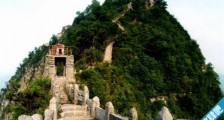 中国天下第一铁顶 位于河南省辉县市回龙村境内的老爷顶