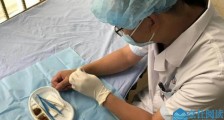 四川骨科大夫左手给右手做手术 这台“一个人的手术”进行得很顺利